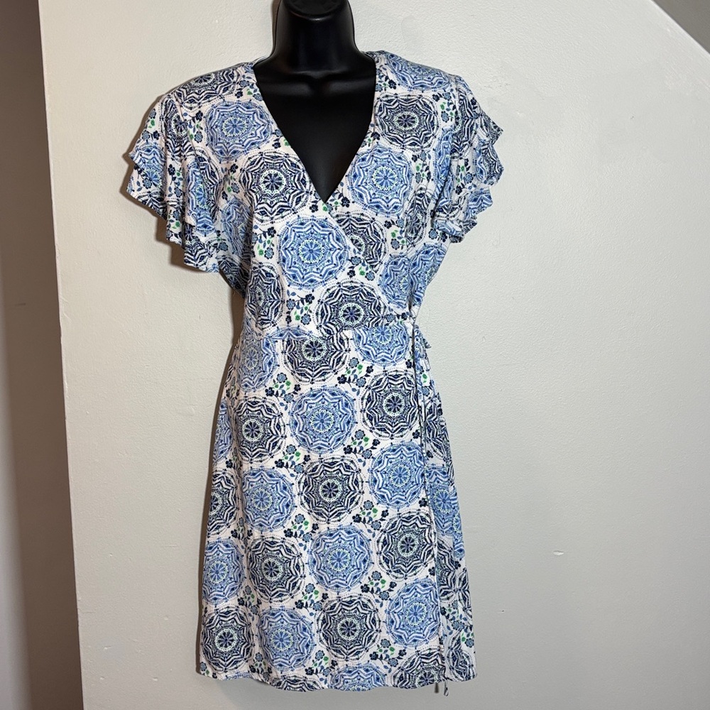 Blue and White lined Patterned Wrap Dress sz large